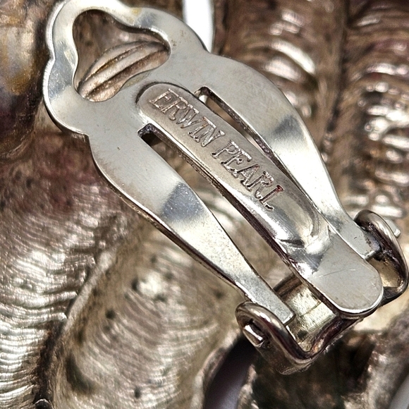 VINTAGE Erwin Pearl Silver-Tone Puffed Swirl Square Clip-On Earrings - Picture 5 of 6